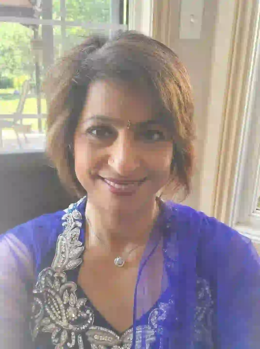 Shalu_Emotional_Consultant_LoveLotusLift Image of shalu smiling near a window